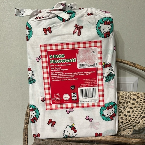 CLEARANCE FINAL SALE!! NIP HELLO KITTY 2 PACK CHRISTMAS PILLOW CASES - Picture 4 of 4